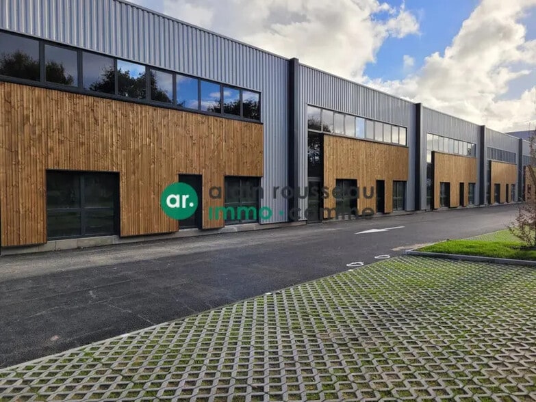 Local d'activités dans GRANDCHAMP-DES-FONTAINES à vendre - Photo de l’immeuble – Image 2 sur 4