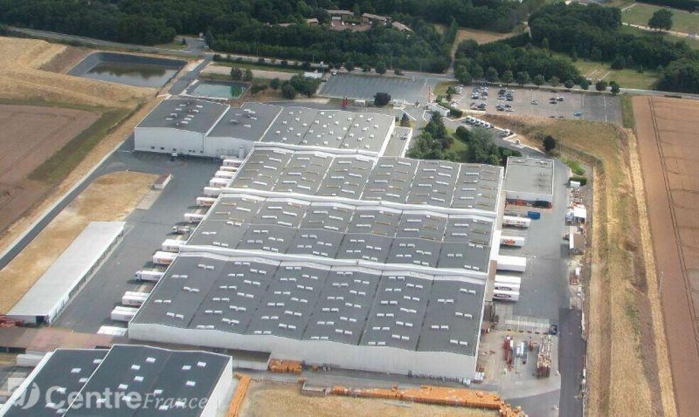 Industriel/Logistique dans Levet à louer - Aérien – Image 2 sur 8