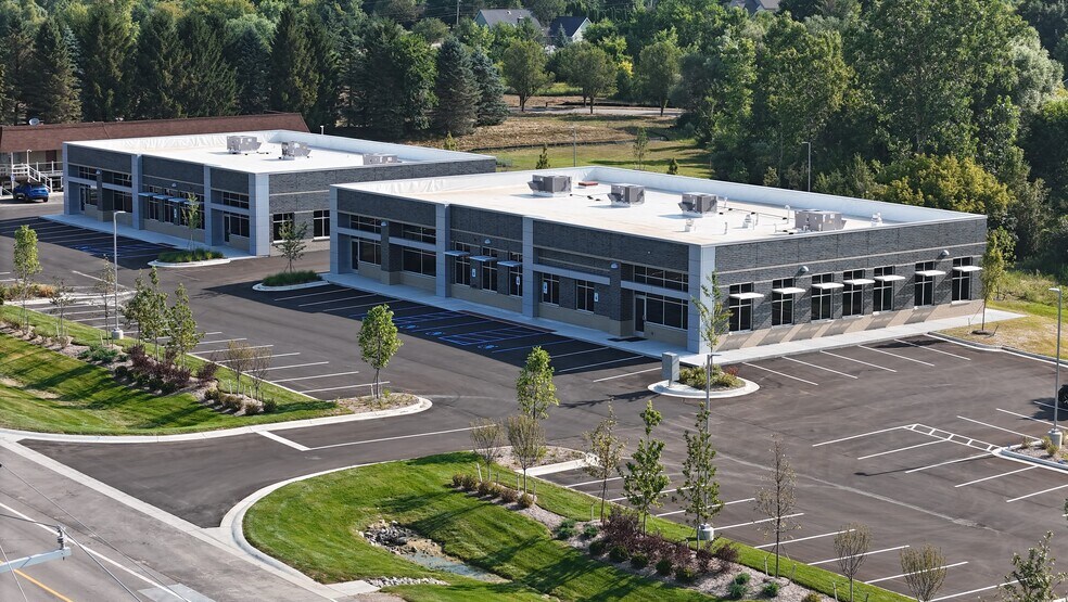26800 Pontiac Trl, South Lyon, MI à louer - Photo de l’immeuble – Image 3 sur 4