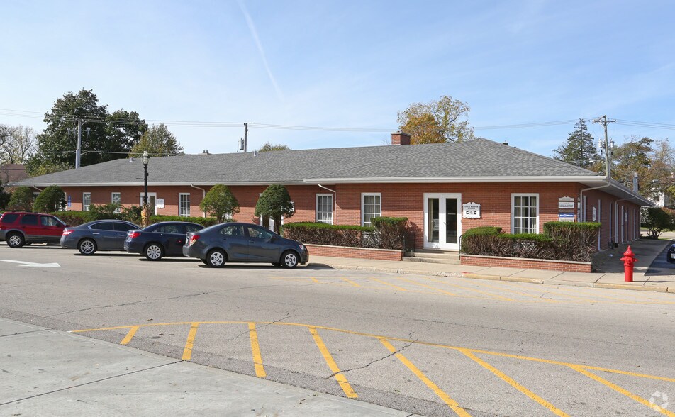 10-24 N Grant St, Crystal Lake, IL à vendre - Photo principale – Image 1 sur 4
