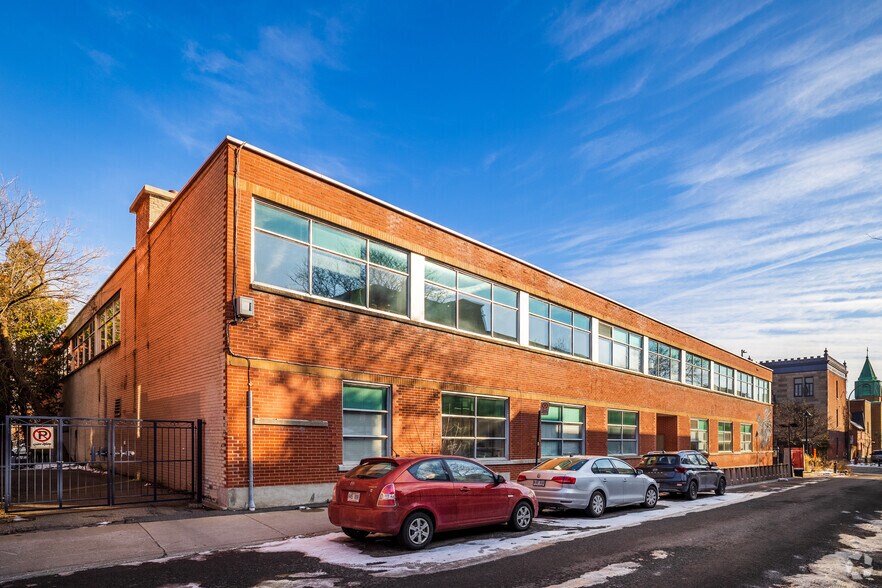 225 Rue Roy E, Montréal, QC à louer - Photo de l’immeuble – Image 3 sur 6