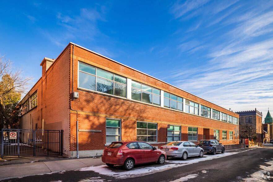 225 Rue Roy E, Montréal, QC à louer - Photo de l’immeuble – Image 3 sur 6