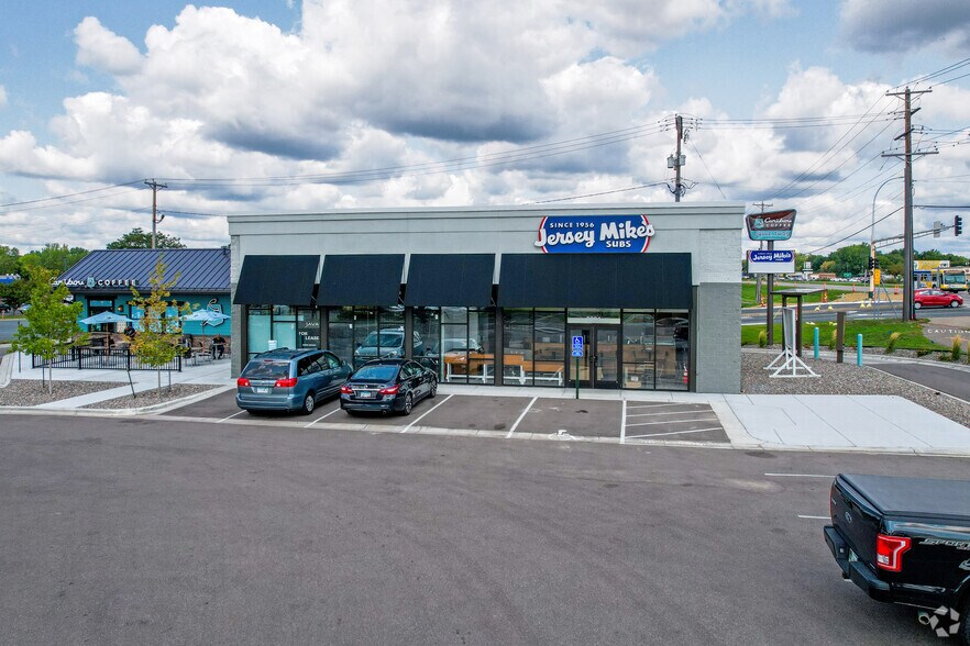 8094 University Ave NE, Fridley, MN à louer - Photo de l’immeuble – Image 3 sur 5