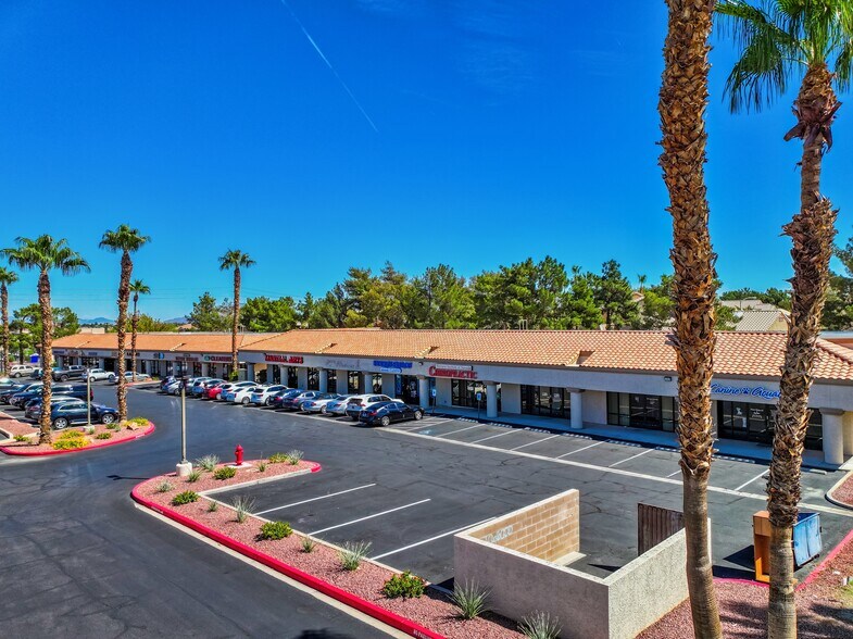 80 N Pecos Rd, Henderson, NV à louer - Photo de l’immeuble – Image 2 sur 9
