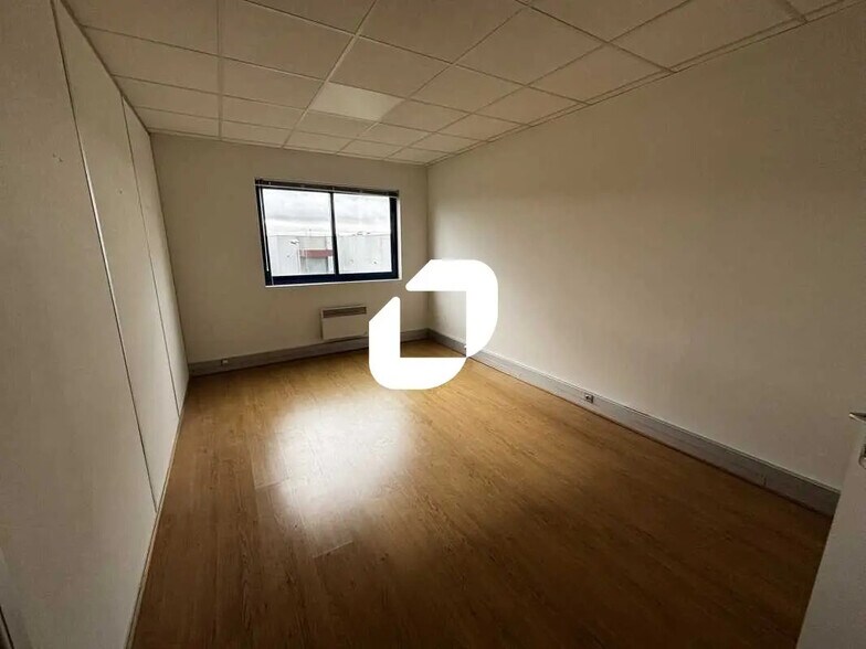 Bureau dans Lisses à louer - Photo intérieure – Image 2 sur 11