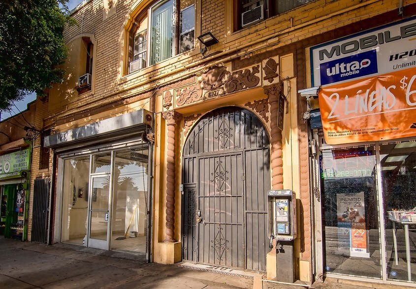 2105-2107 E Cesar E Chavez Ave, Los Angeles, CA à vendre - Photo de l’immeuble – Image 2 sur 17