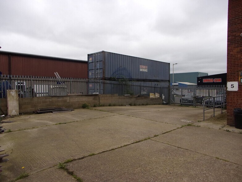 Josselin Rd, Basildon à louer - Photo de l’immeuble – Image 2 sur 4