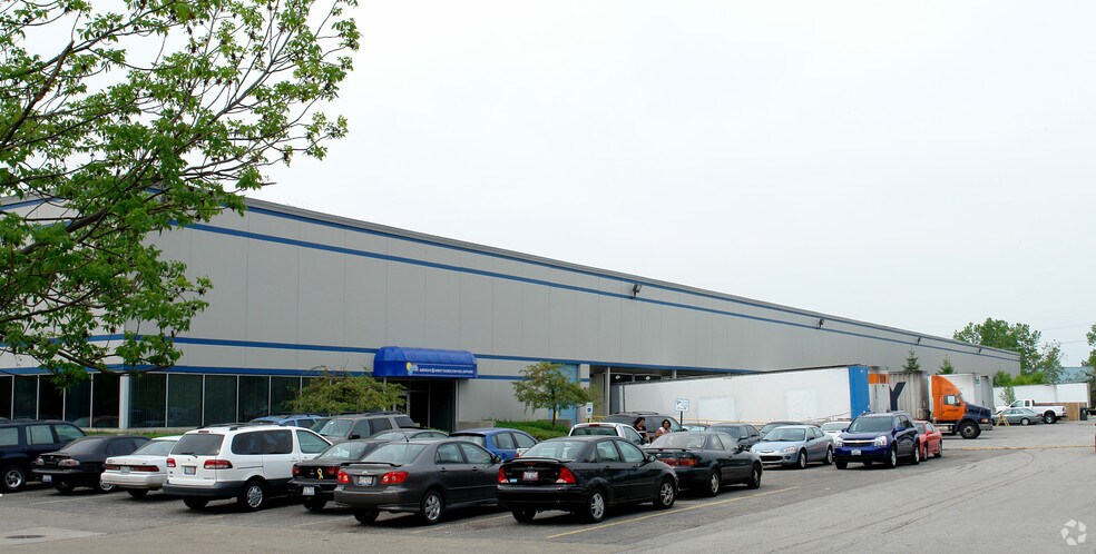 320-360 Industrial Dr, West Chicago, IL à louer - Photo de l’immeuble – Image 2 sur 2