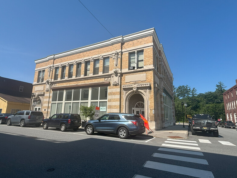 49 Congress St, Rumford, ME à vendre - Photo de l’immeuble – Image 1 sur 8