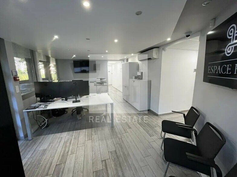 Bureau dans Villeurbanne à louer - Photo de l’immeuble – Image 3 sur 13
