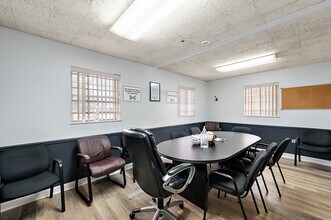 19551 E 10 Mile Rd, Roseville, MI à louer Photo intérieure– Image 1 sur 9