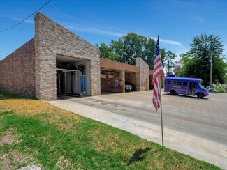 Plus de détails pour 611 Tenaha St, Center, TX - Spécialisé à vendre