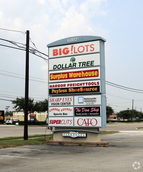 6870 Spencer Hwy, Pasadena, TX à louer - Photo de l’immeuble – Image 2 sur 7
