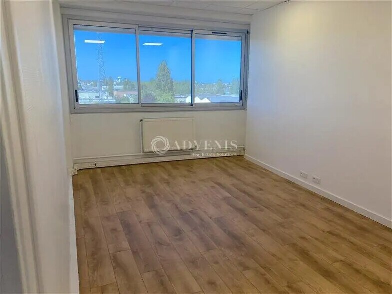 Bureau dans Trappes à vendre - Photo de l’immeuble – Image 3 sur 7