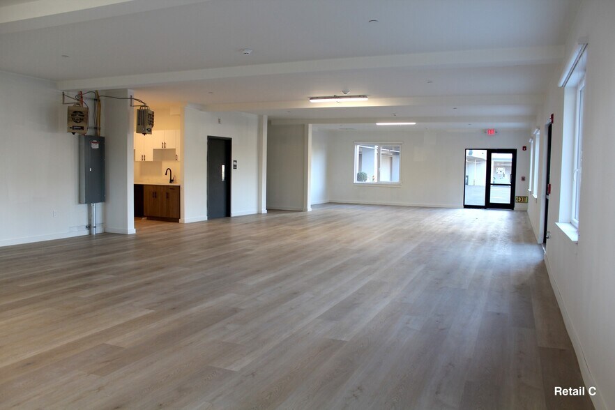 821 E Main St, Stamford, CT à louer - Photo intérieure – Image 2 sur 14