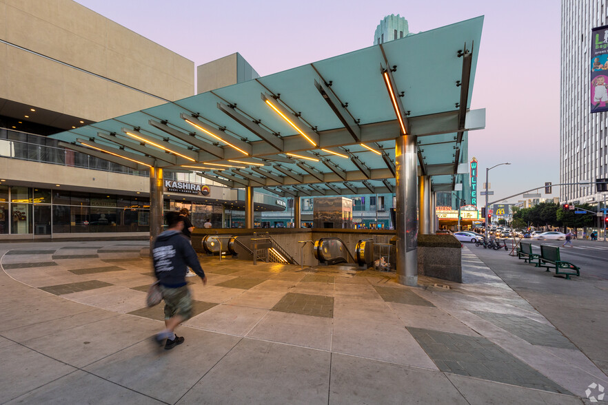 3785 Wilshire Blvd, Los Angeles, CA à louer - Photo de l’immeuble – Image 3 sur 4