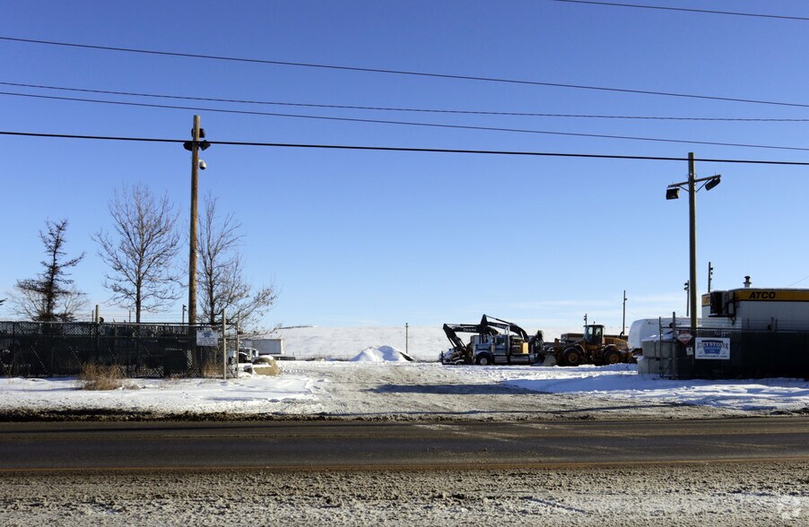 3640 52nd St SE, Calgary, AB à louer - Photo principale – Image 1 sur 2