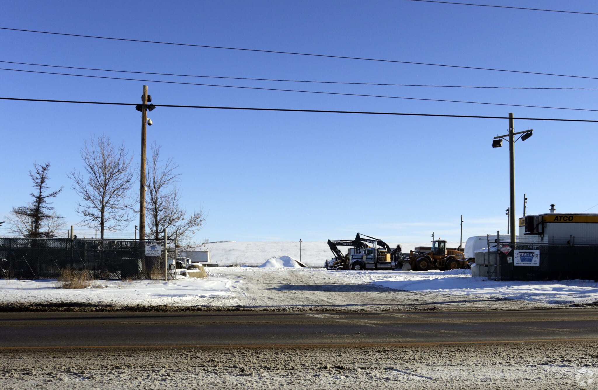 3640 52nd St SE, Calgary, AB à louer Photo principale– Image 1 sur 3