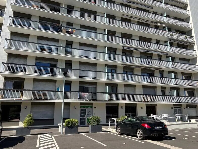 90 Avenue Albert 1er, Rueil-Malmaison à vendre - Photo de l’immeuble – Image 1 sur 2