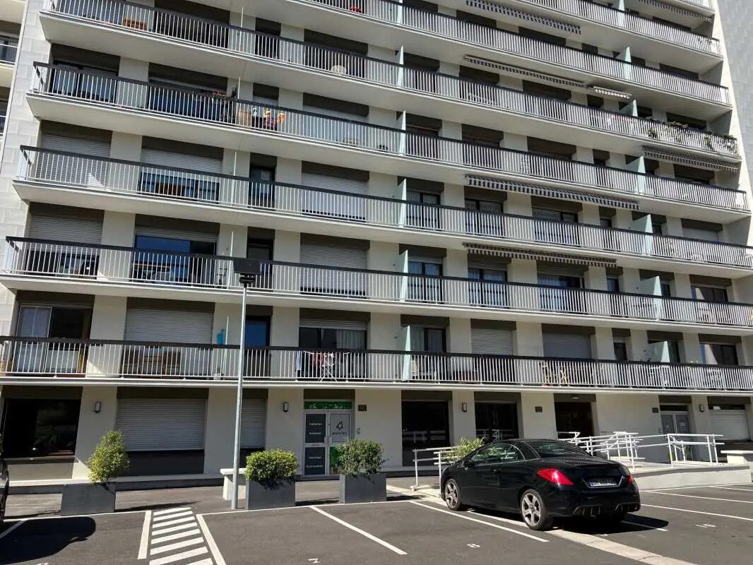 90 Avenue Albert 1er, Rueil-Malmaison à vendre Photo de l’immeuble– Image 1 sur 3