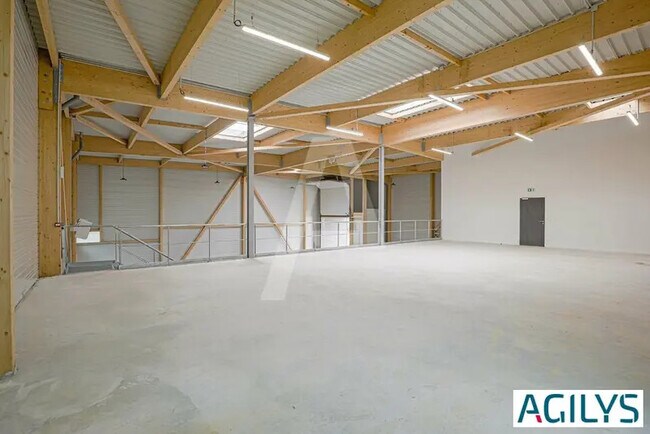 Plus de détails pour 1 Rue Des Temps Modernes, Chanteloup-en-Brie - Local d'activités à louer
