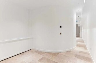 217 Rue Saint-Honoré, Paris à louer Photo de l’immeuble– Image 1 sur 3