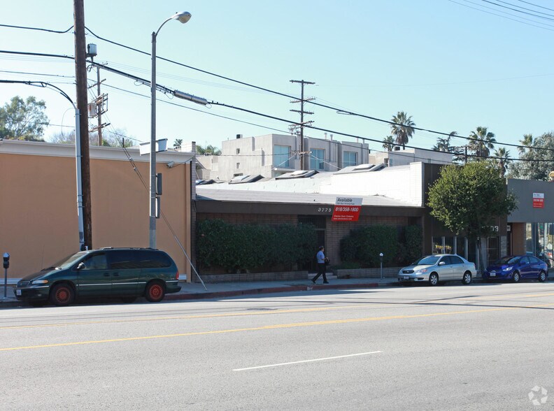 3779 Cahuenga Blvd, Studio City, CA à vendre - Photo de l’immeuble – Image 3 sur 16