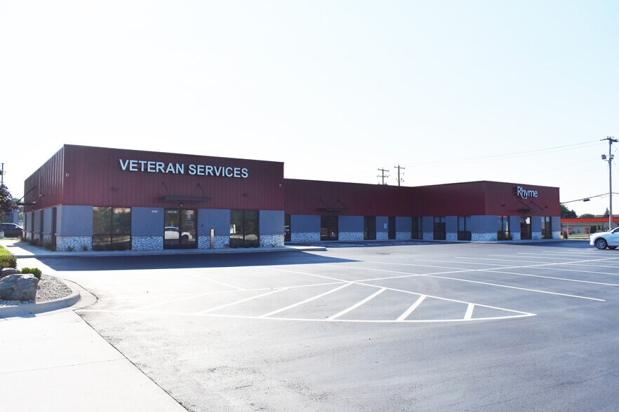 1747 Center Ave, Janesville, WI à louer - Photo de l’immeuble – Image 1 sur 5