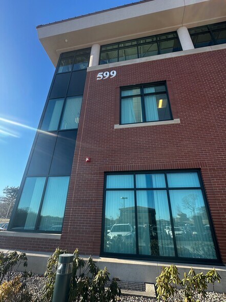599 Farmington Ave, Farmington, CT à louer - Photo de l’immeuble – Image 3 sur 9