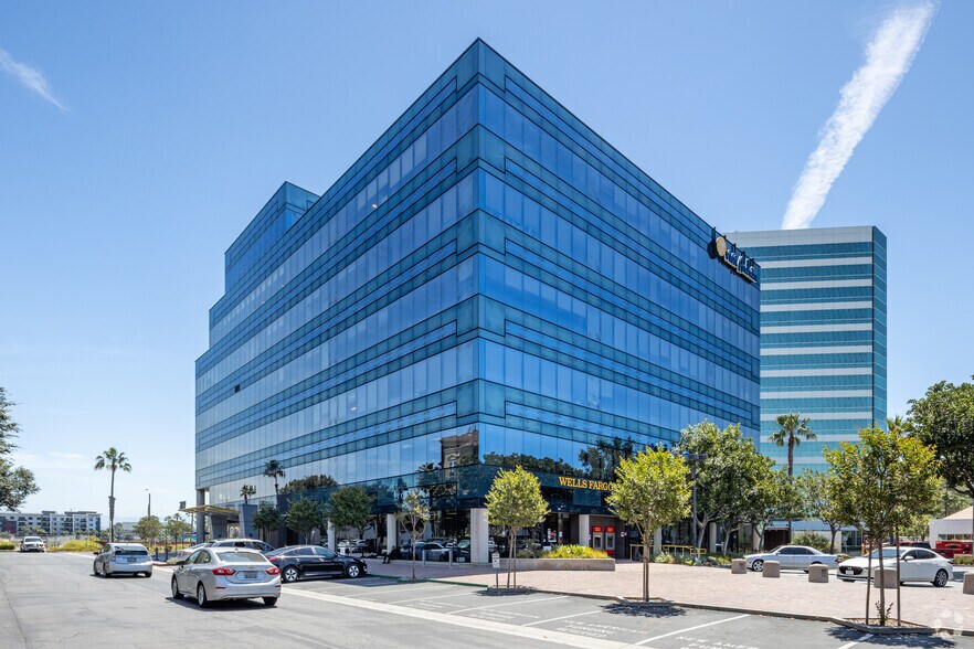 2099 S State College Blvd, Anaheim, CA à louer - Photo de l’immeuble – Image 2 sur 6
