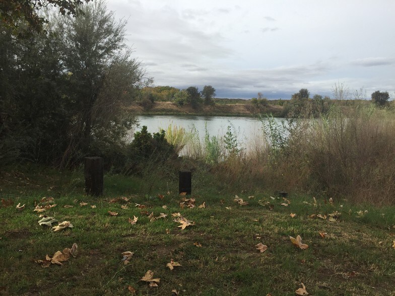 24680 Hidden Harbor Dr, Los Molinos, CA à vendre - Photo de l’immeuble – Image 2 sur 8