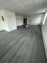 12209 Liberty Ave, South Richmond Hill, NY à louer Photo de l’immeuble– Image 2 sur 4