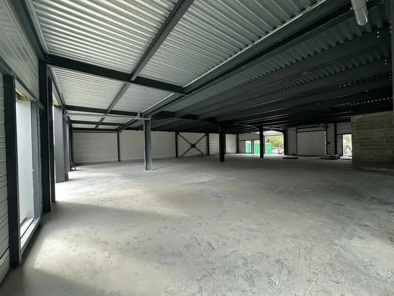 Local d’activités dans Fontanil-Cornillon à louer - Photo de l’immeuble – Image 3 sur 6