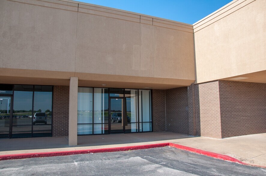 2221-2555 Ponderosa Dr, Chickasha, OK à louer - Photo de l’immeuble – Image 3 sur 14