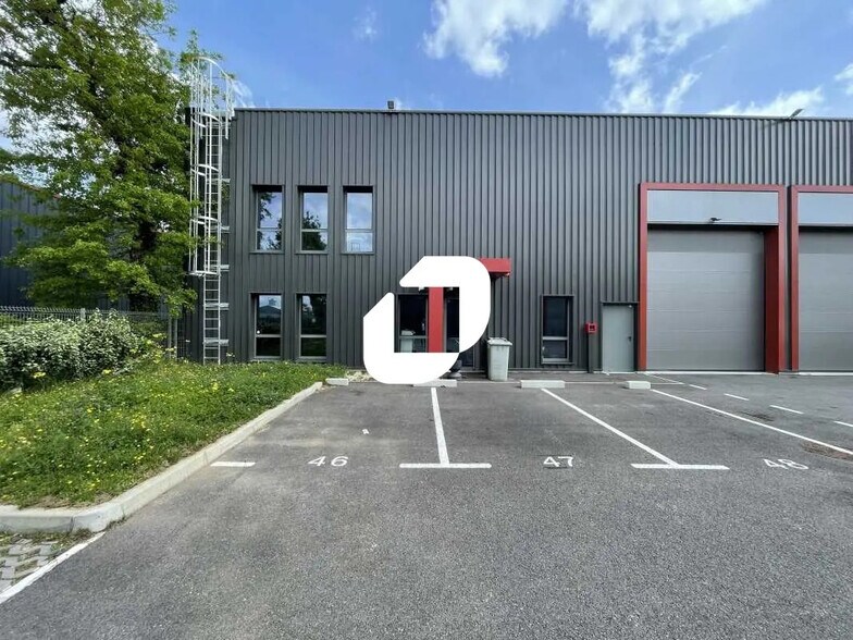 6 Rue D'Arsonval, Chassieu à louer - Photo de l’immeuble – Image 1 sur 19
