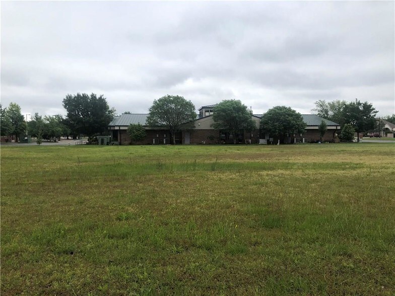 813 26th Ave NW, Norman, OK à vendre - Photo de l’immeuble – Image 2 sur 5