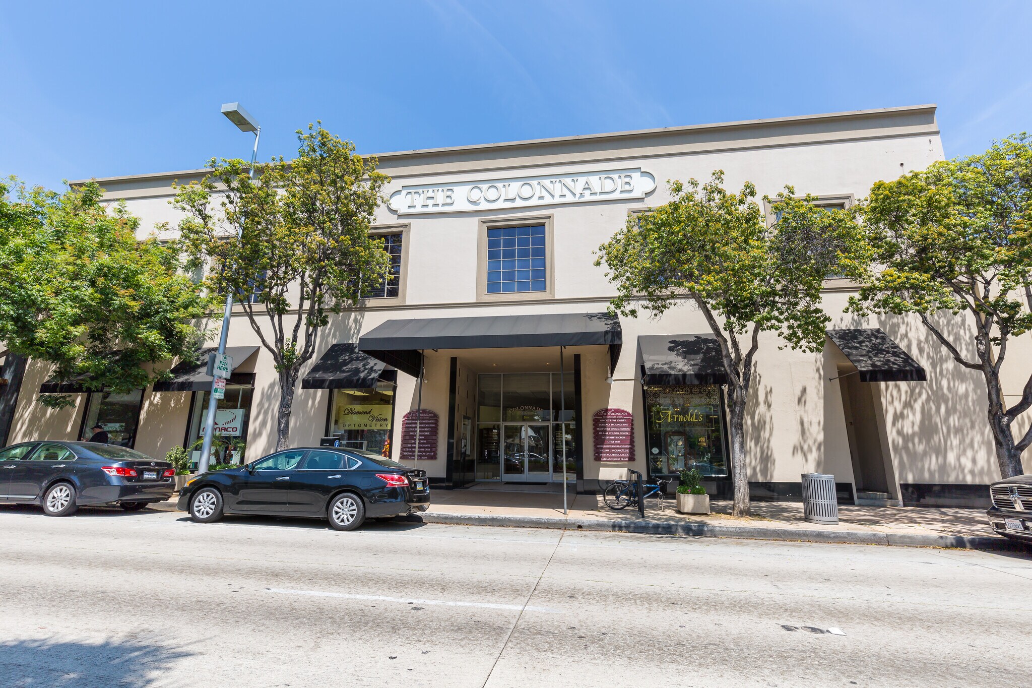 350 S Lake Ave, Pasadena, CA à louer Photo de l’immeuble– Image 1 sur 21