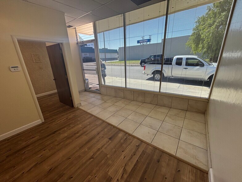 11 W 12th St, Tracy, CA à louer - Photo de l’immeuble – Image 3 sur 16