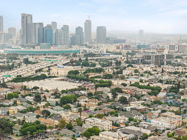 1955 Bonsallo Ave, Los Angeles, CA à vendre - Photo de l’immeuble – Image 1 sur 22