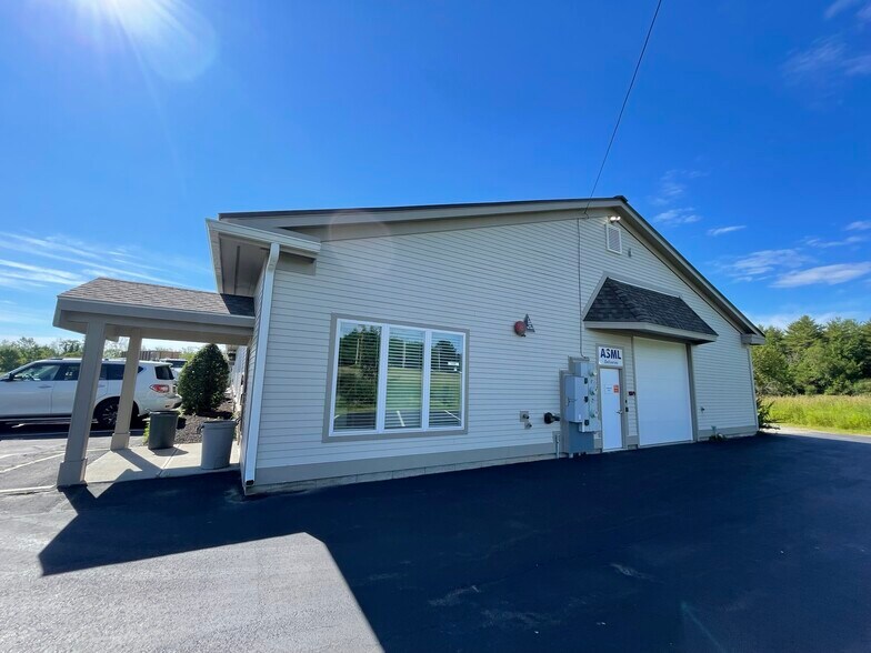 590 County Rd, Westbrook, ME à louer - Photo de l’immeuble – Image 2 sur 11