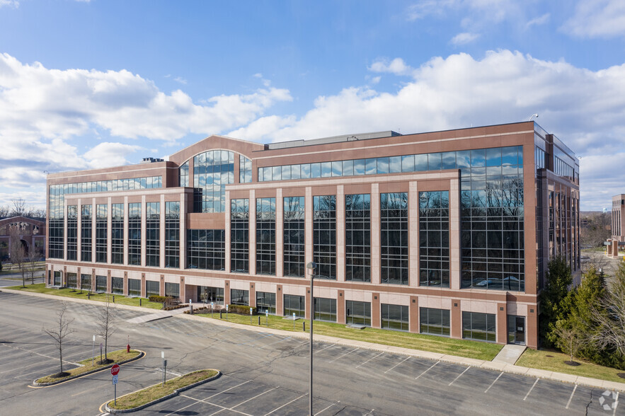 100 Kimball Dr, Parsippany, NJ à louer - Photo de l’immeuble – Image 3 sur 13