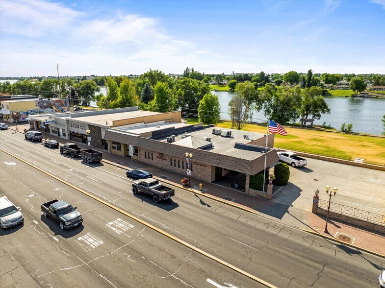 100 E Broadway Ave, Moses Lake, WA à vendre - Photo principale – Image 1 sur 44