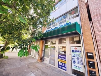 Plus de détails pour 61-12 220th St, Oakland Gardens, NY - Bureau/Médical à louer