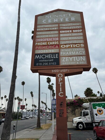 5125-5137 W Sunset Blvd, Los Angeles, CA à louer - Photo de l’immeuble – Image 2 sur 7