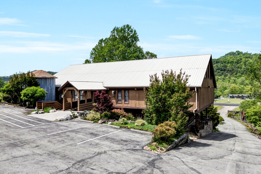 7264 E Lamar Alexander Pky, Townsend, TN à vendre - Photo principale – Image 2 sur 15