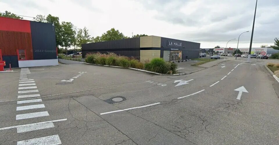 Local commercial dans Schweighouse-sur-Moder à louer Photo de l’immeuble– Image 1 sur 3