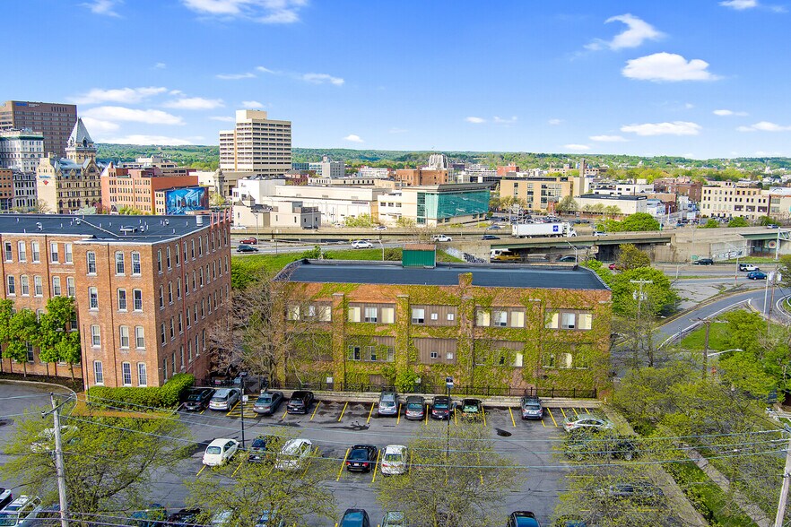 400 Pearl St, Syracuse, NY à vendre - Photo de l’immeuble – Image 3 sur 18