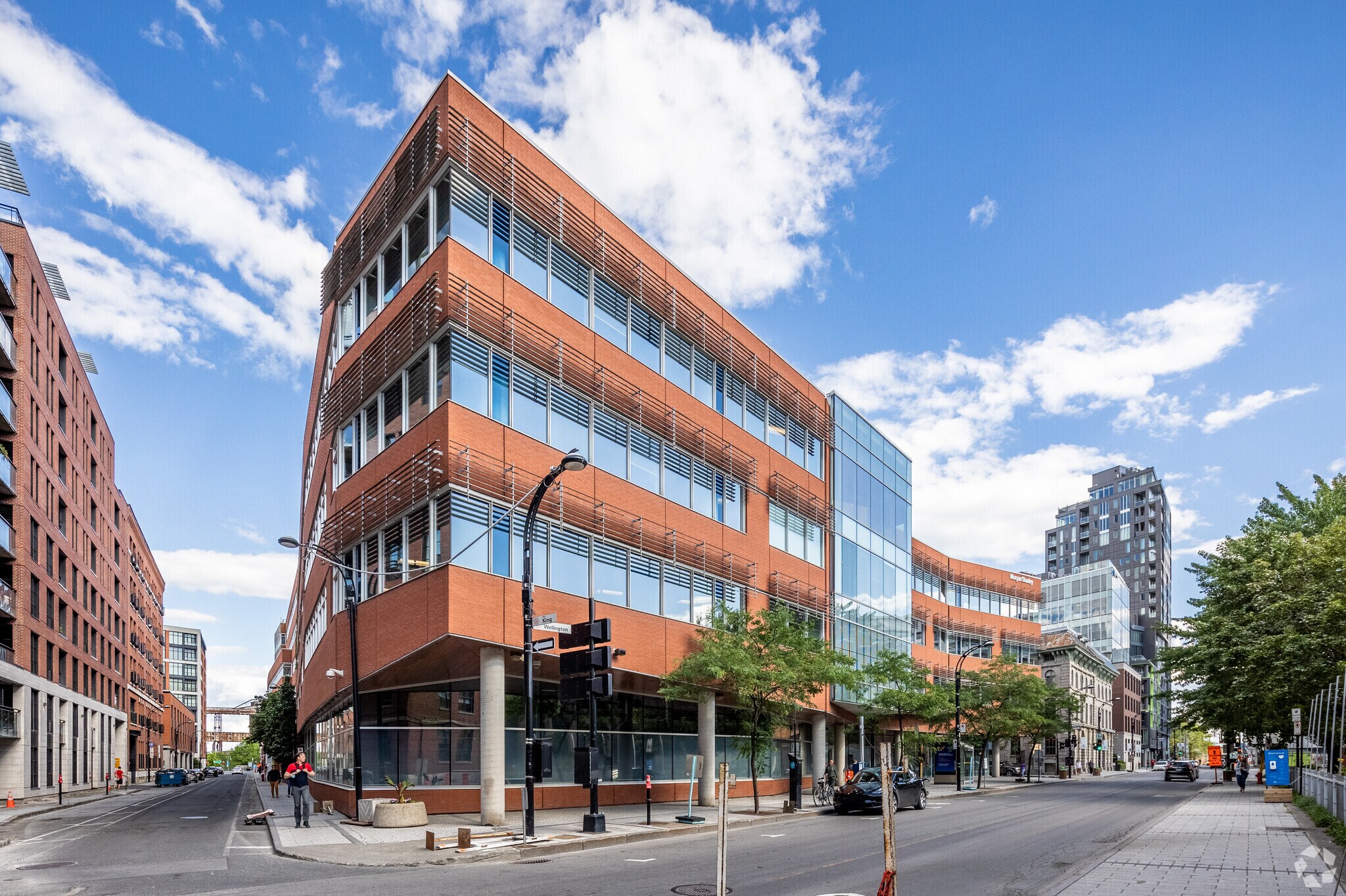 700 Rue Wellington, Montréal, QC à louer Photo de l’immeuble– Image 1 sur 6