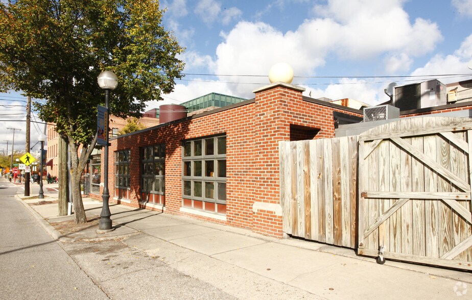 300 Detroit St, Ann Arbor, MI à vendre - Photo de l’immeuble – Image 2 sur 3
