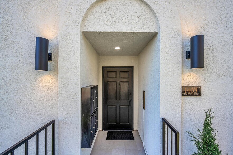 1405 N Normandie Ave, Los Angeles, CA à vendre - Photo de l’immeuble – Image 3 sur 30